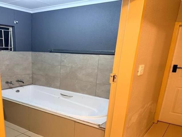 House for rent in Waterkloof, Gauteng