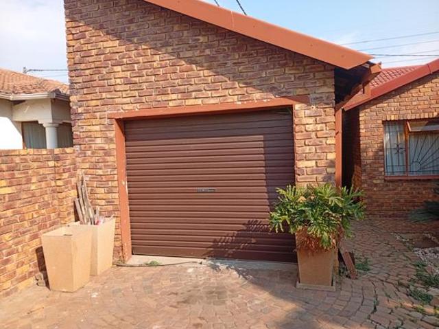 House for rent in Waterkloof, Gauteng