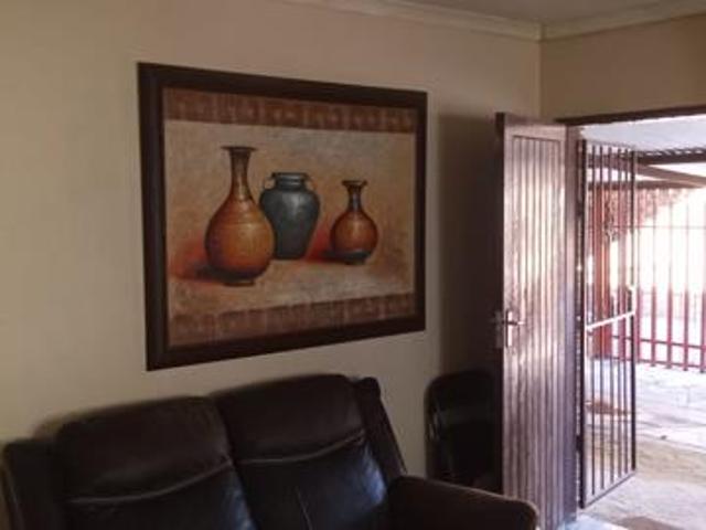 House for sale in Mahikeng Local Municipality, Ngaka Modiri Molema District Municipality