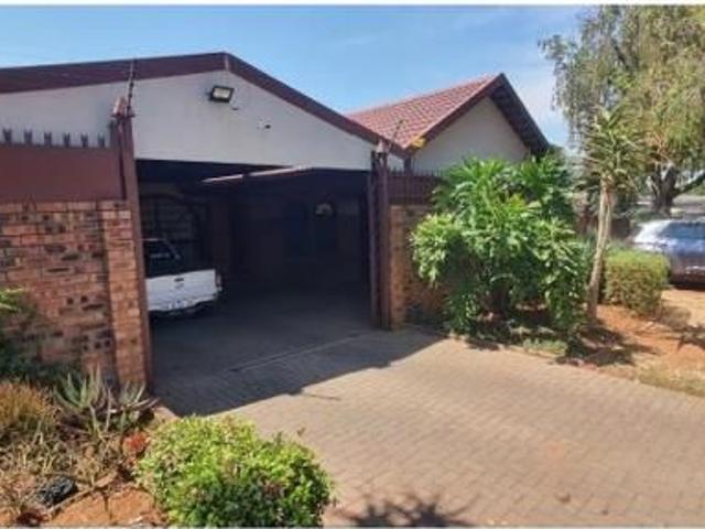 House for rent in Waterkloof, Gauteng