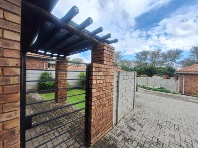 House for sale in Hartbeespoort Dam Nature Reserve, North West