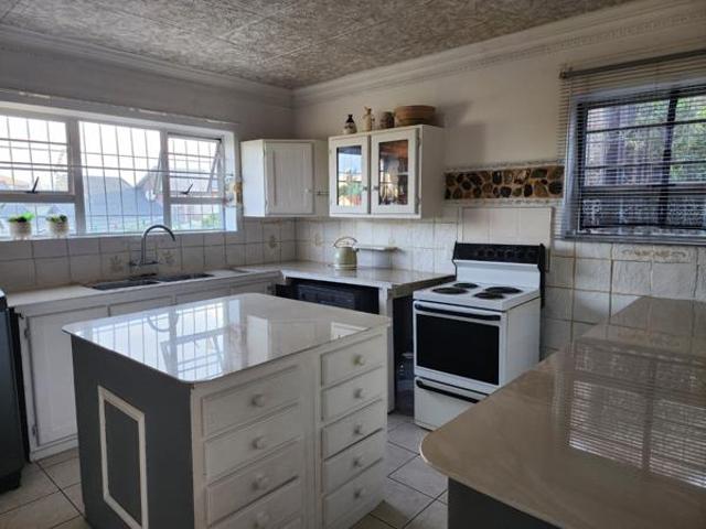 House for sale in Jeffreys Bay, Kouga Local Municipality