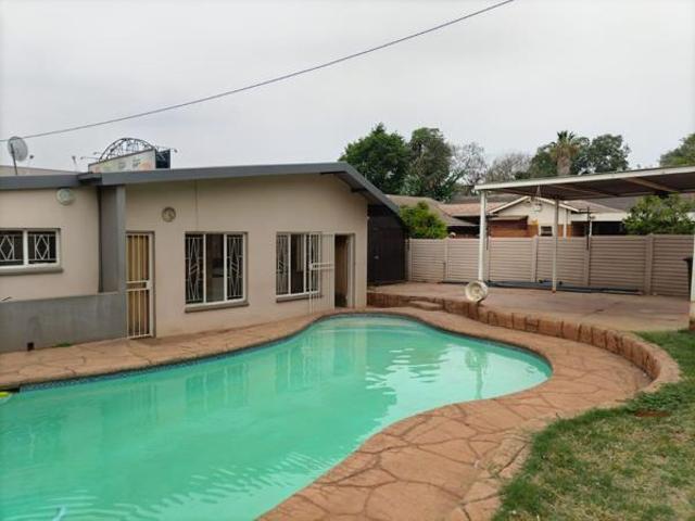 House for rent in Waterkloof, Gauteng