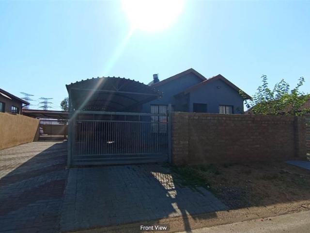 House for sale in Waterkloof, Gauteng