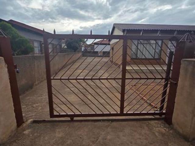 House for rent in Waterkloof, Gauteng