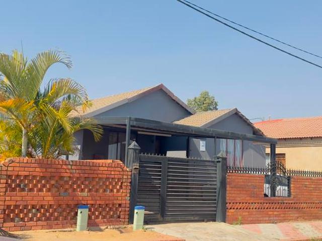 House for rent in Waterkloof, Gauteng