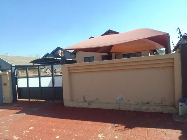 House for rent in Waterkloof, Gauteng
