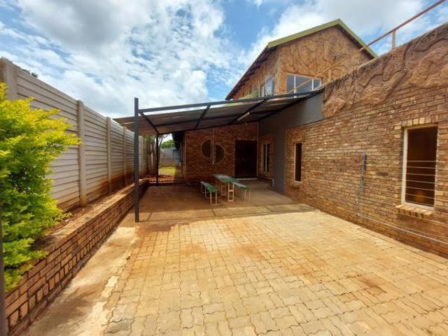 House for rent in Waterkloof, Gauteng