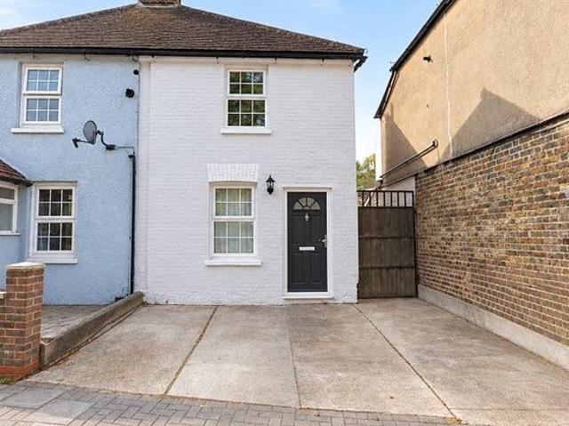 House for rent in Seething Wells, Greater London