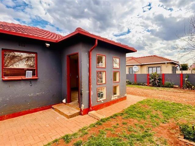 House for rent in Akasia