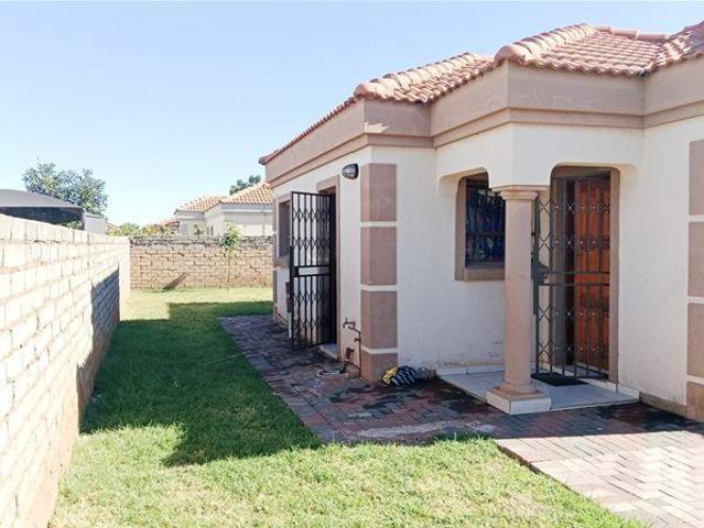 House for rent in Akasia