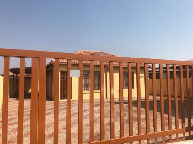 House for rent in Waterkloof, Gauteng