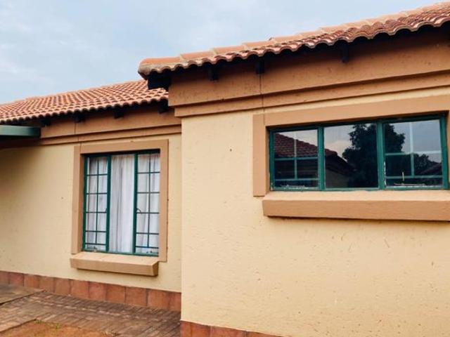 House for rent in Waterkloof, Gauteng