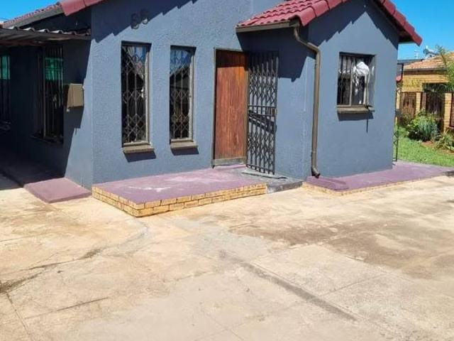 House for rent in Vosloorus, Gauteng