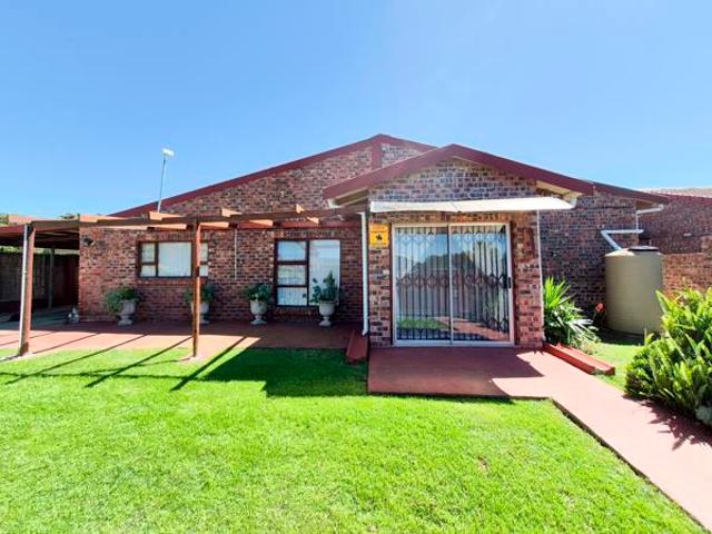 House for sale in Jeffreys Bay, Kouga Local Municipality