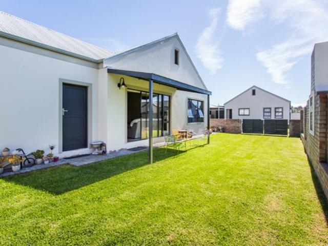 House for sale in Oudtshoorn Local Municipality, Garden Route District Municipality