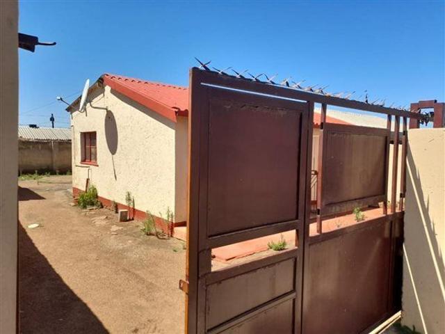 House for rent in Zola, Soweto