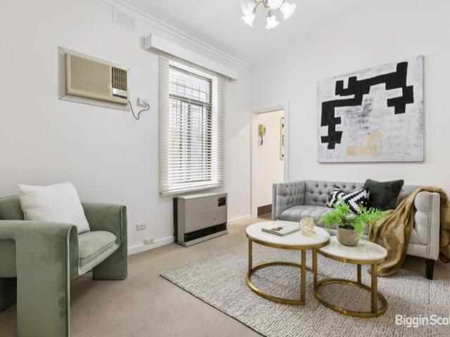 House for sale in Victoria