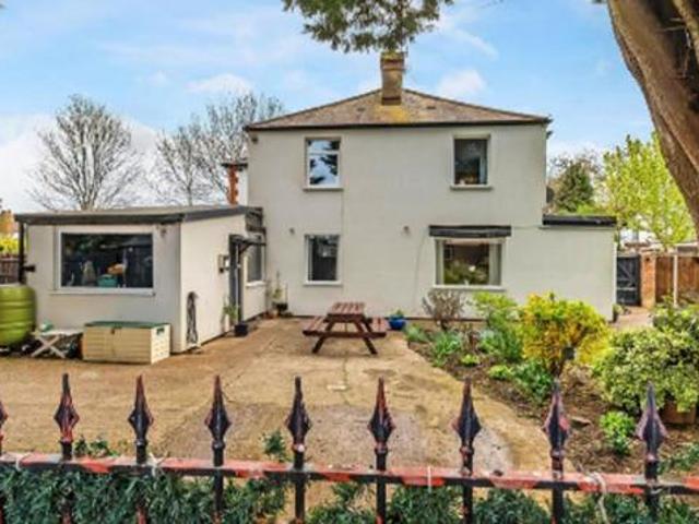 House for sale in Pachesham Park, Surrey