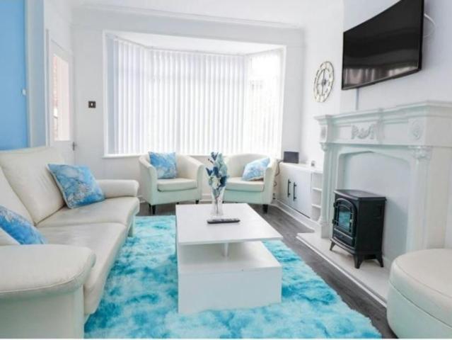 House for rent in Cabbage Hall, Calderstones