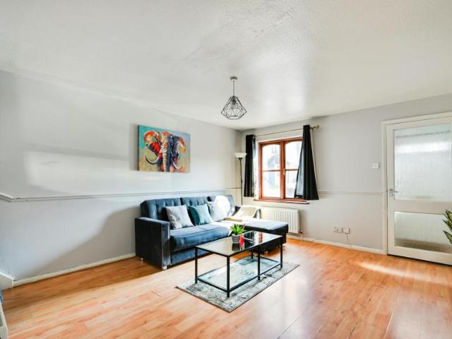 House for rent in Bromley-by-Bow, Bow