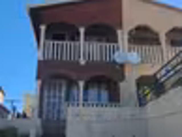 House for sale in Montford, Chatsworth