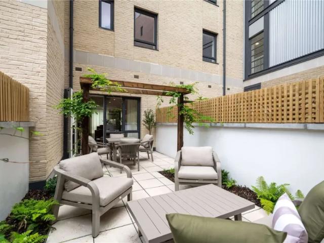 House for sale in North Kensington, Greater London