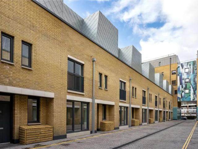 House for sale in North Kensington, Greater London