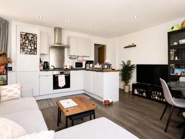House for rent in Row Town, Surrey