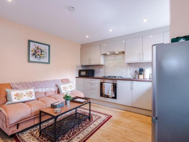 House for rent in Oldham Edge, Pendock