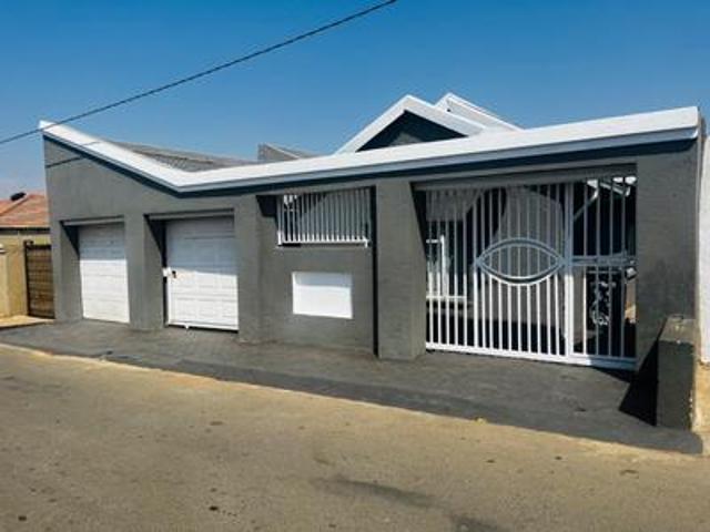 House for sale in Diepkloof, Gauteng