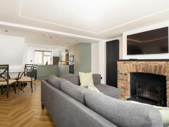 House for rent in Five Acres, Hertfordshire