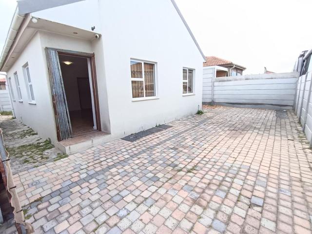 House for rent in Mitchells Plain, Western Cape