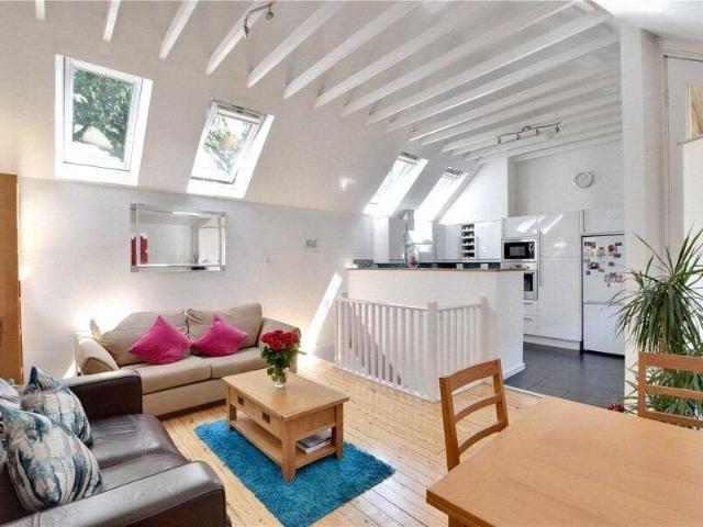 House for rent in Cat Hill, England