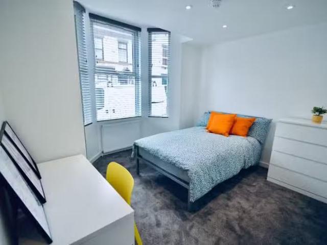 House for rent in Calderstones