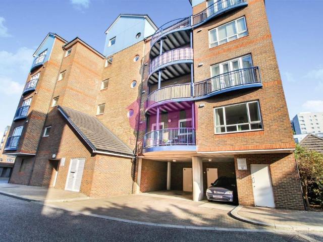 Room for sale in Grays, Essex