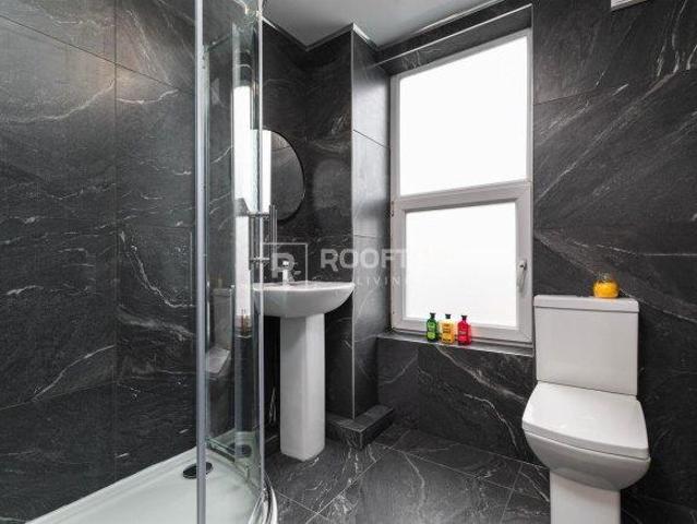 Room for rent in Hyde Park, West Yorkshire