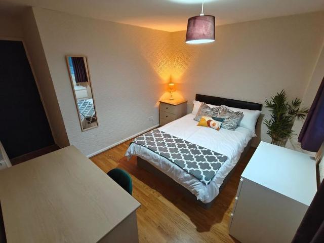 Room for rent in Woodbridge Estate, Leeds