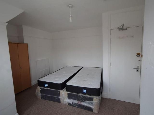Room for rent in London Borough of Croydon, Waddon