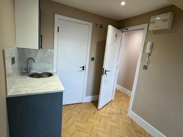 Room for rent in Lower Green Esher, Blackhills