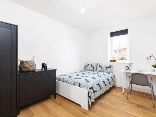Room for rent in Hyde Park, West Yorkshire