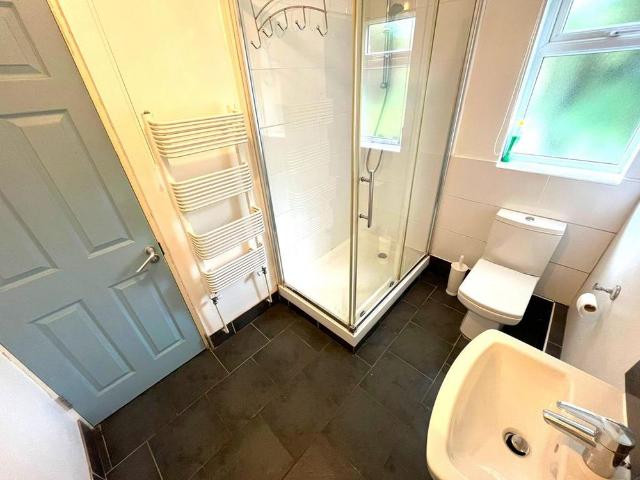 Room for rent in Lenton Abbey, Haddon