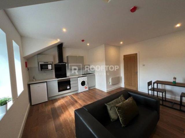 Room for rent in Hyde Park, West Yorkshire