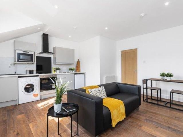 Room for rent in Hyde Park, West Yorkshire