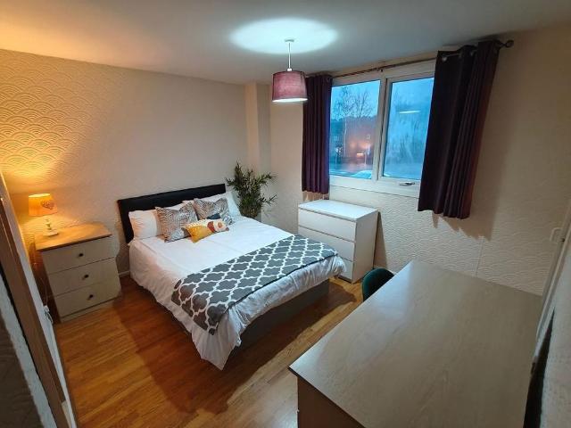 Room for rent in Kirkstall, West Yorkshire