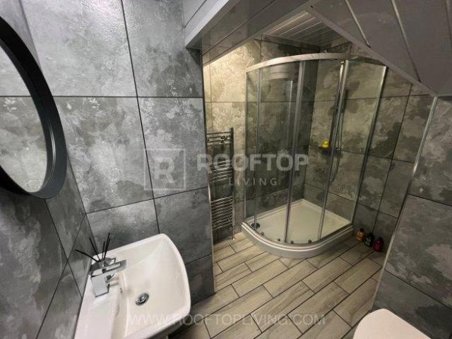 Room for rent in Hyde Park, West Yorkshire