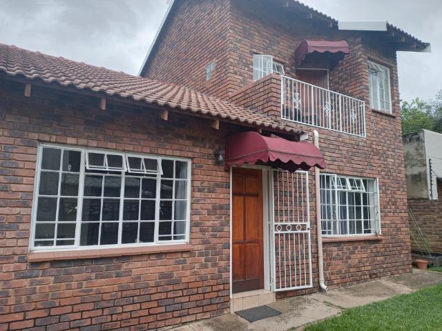 House for rent in Waterkloof, Gauteng