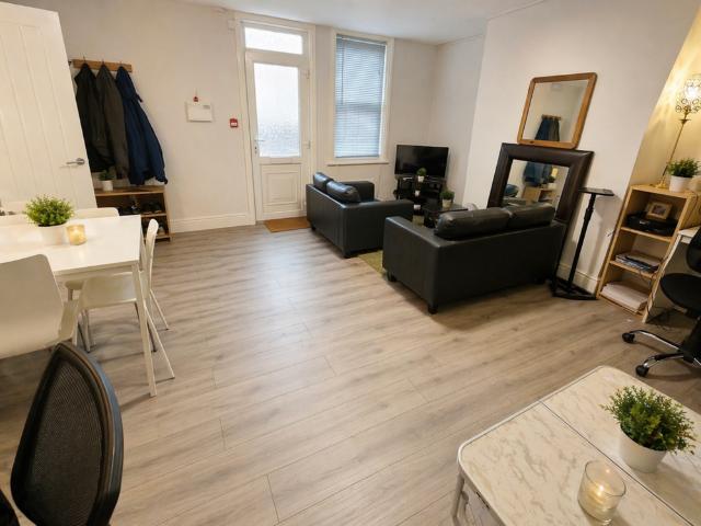 House for rent in Hyde Park, West Yorkshire
