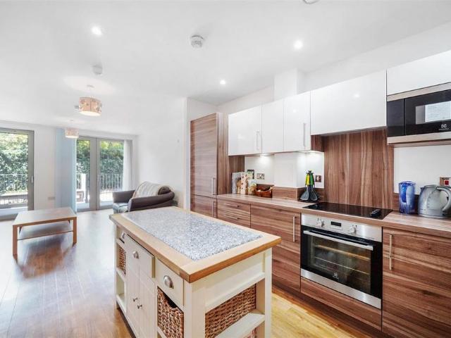 House for rent in Waterside Park, Greater London