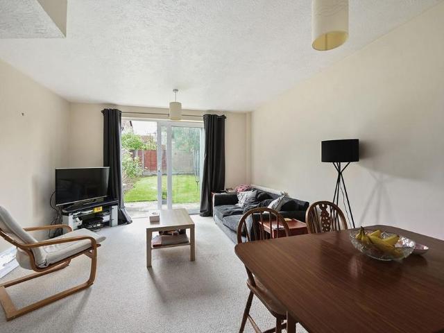 House for rent in The Crescent, Farnborough